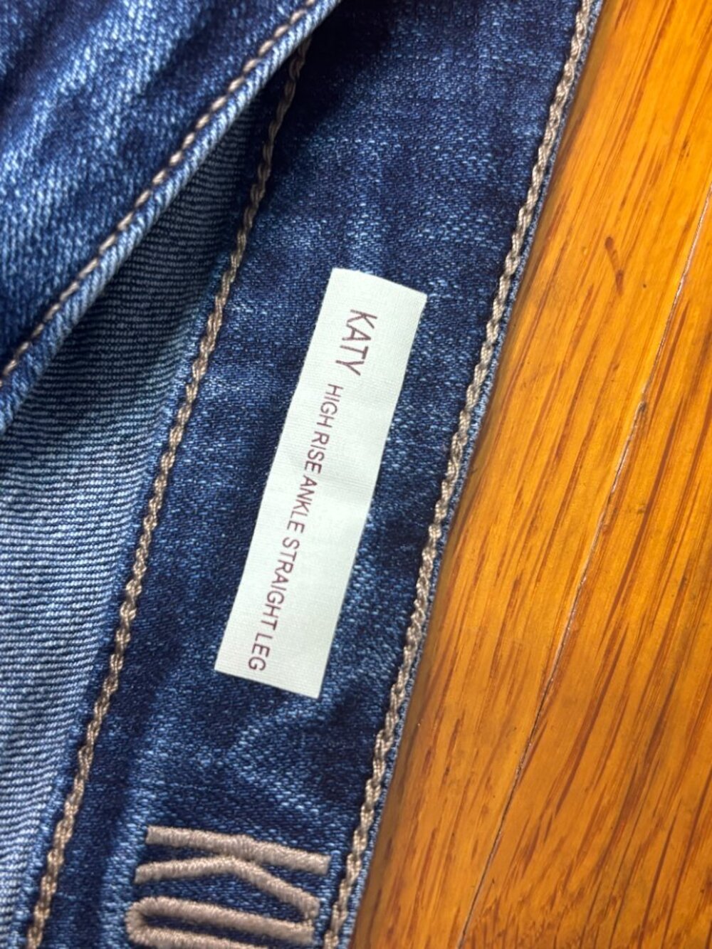 Kut from the Kloth Katy High Rise Ankle Straigh Jeans - Size 6 - Picture 4 of 7